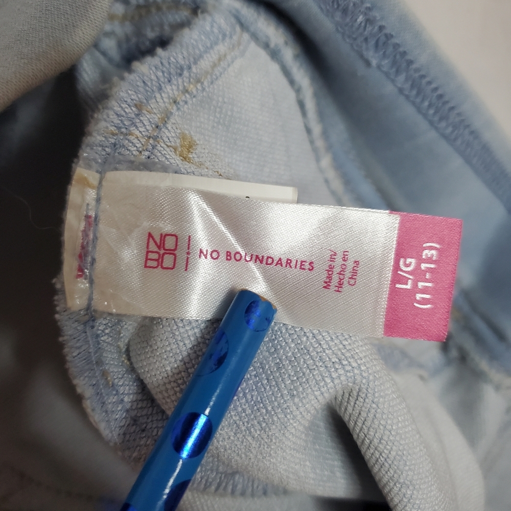 Mid Rise Stretch No Boundaries size L Large 11-13 Light Wash Denim Jean look - Picture 5 of 7